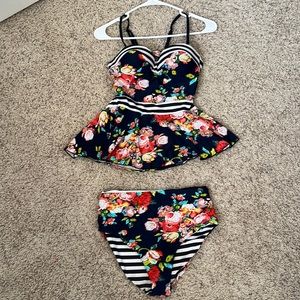 Womens/teens cupshe swimsuit (reversible bottoms)